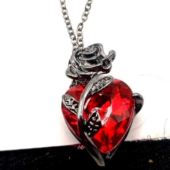 Gothic Red Heart+ Black Rose Pendant 18"-New - Picture 2 of 8